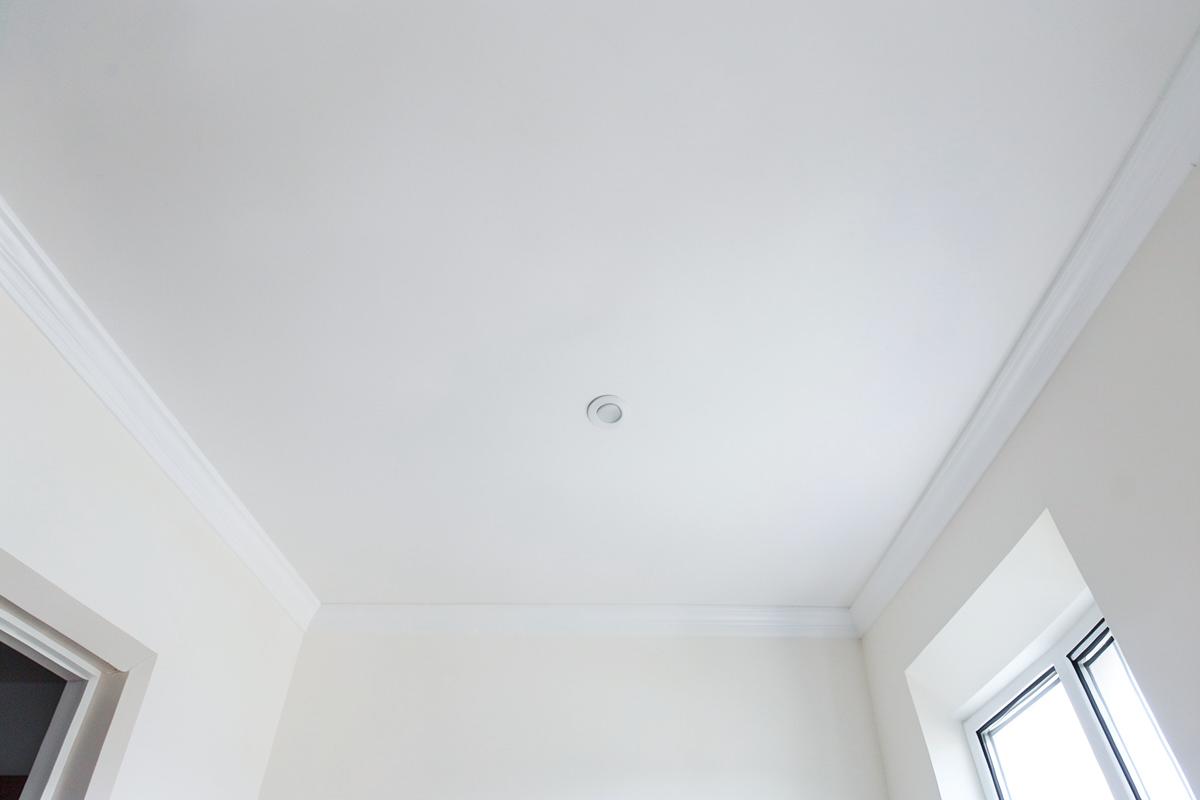 Plafond geëgaliseerd en afgewerkt, Berchem • na