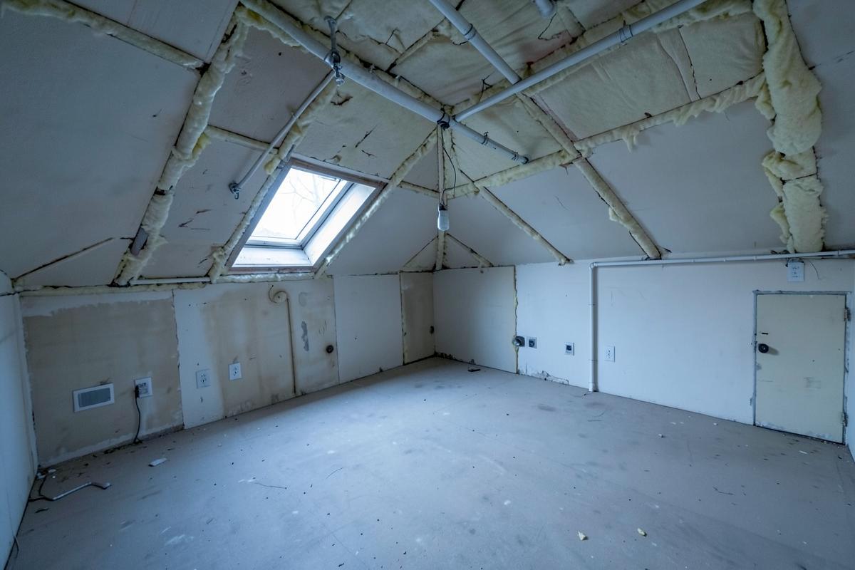 Zolder omgebouwd tot kantoor, Deurne — voor